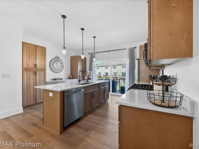 1687 Pinecroft Lane