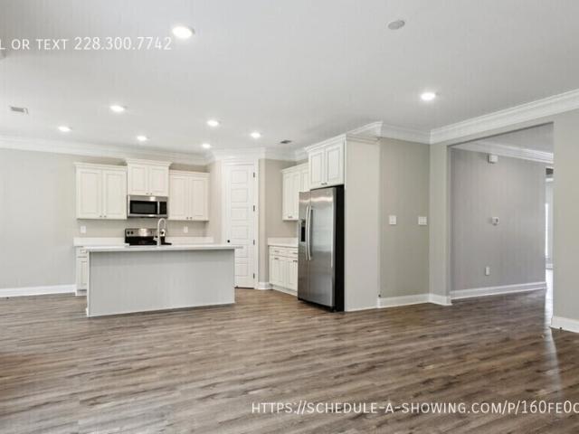 16810 W Landon Green Dr, 3 beds, 2 full baths