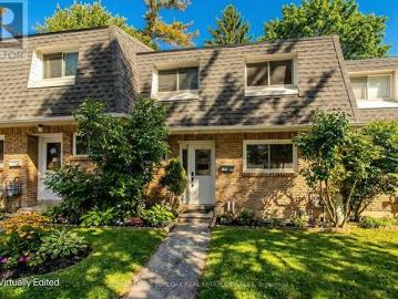 Townhouse for sale in Halton - Garden, Swimming pool