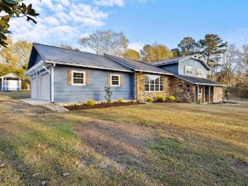 Chilton County, Alabama, USA - Garden, Equipped kitchen