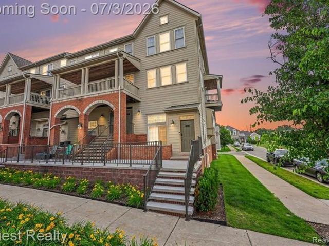 168 Amys Walk, Auburn Hills, MI 48326