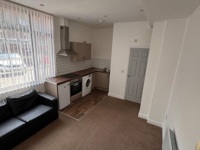 168 Westgate, Wakefield WF2, Studio to rent, £540 pcm | PrimeLocation