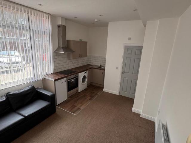 168 Westgate, Wakefield, WF2 Studio to rent £540 pcm £125 pw