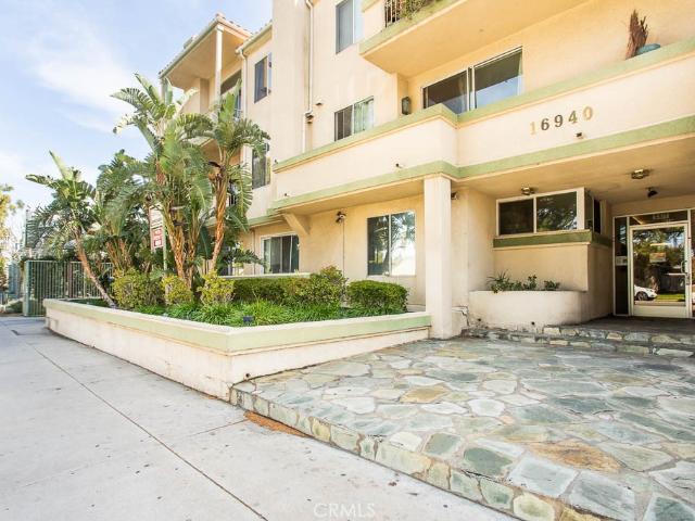 16940 Chatsworth 206