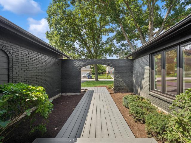 1695 Overland Trail
