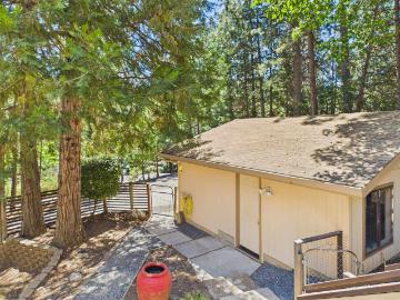 16961 Columbia River Dr