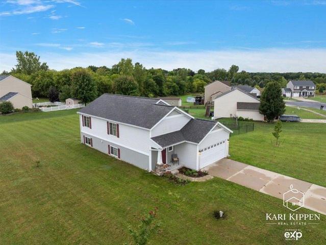 1698 Trent Ridge Ct NE, Cedar Springs, MI 49319