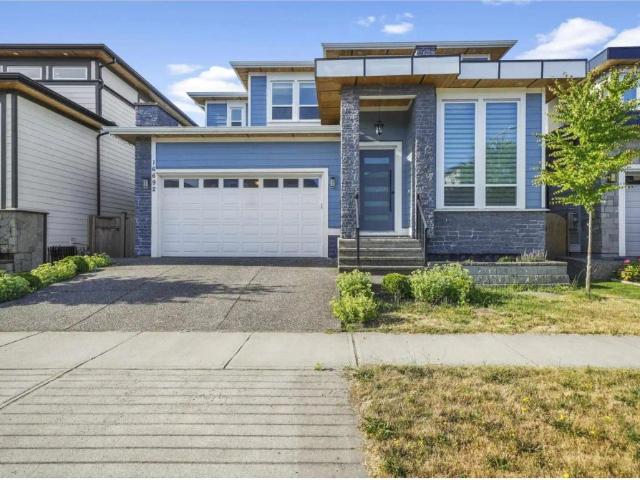 1699* 18 AVENUE — 3 Bedroom