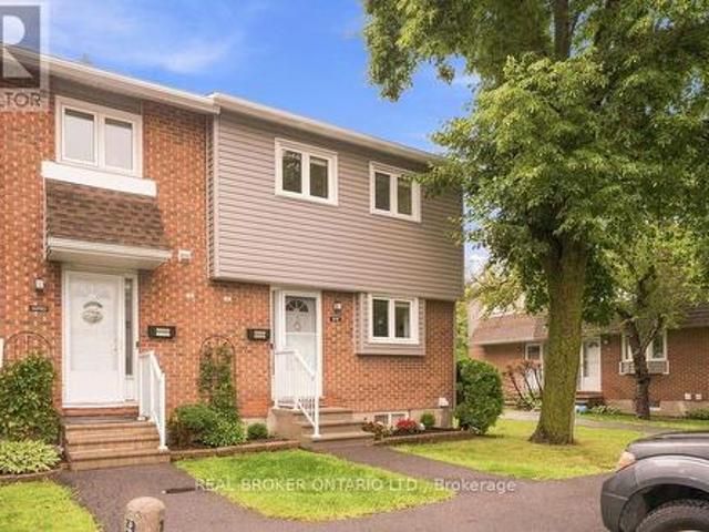 1699E Lamoureux Drive, Ottawa, ON, K1E 2N3 townhouse for sale | Listing ID X13741 | Royal LePage