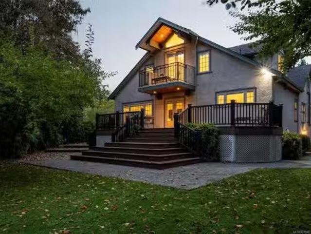 1690 Ash Rd, Saanich, BC, V8N 2T5 house for sale Listing ID.