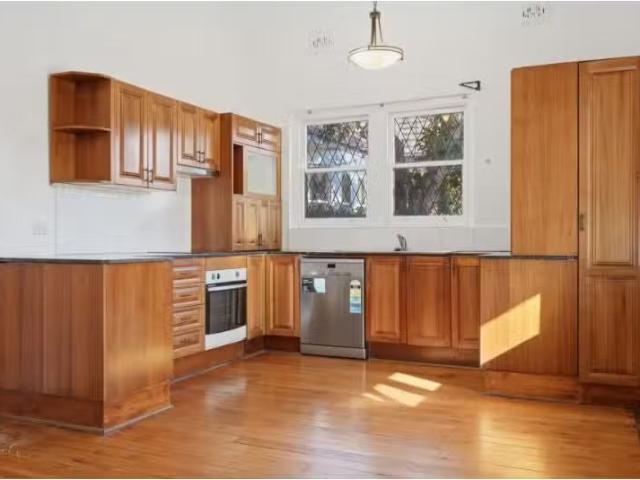 169 Beaumont Street, HAMILTON House for rent Listed by Love R.