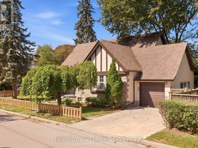 169 Glen Cedar Road, Toronto, ON, M6C 3H1 house for sale | Listing ID C13784 | Royal LePage