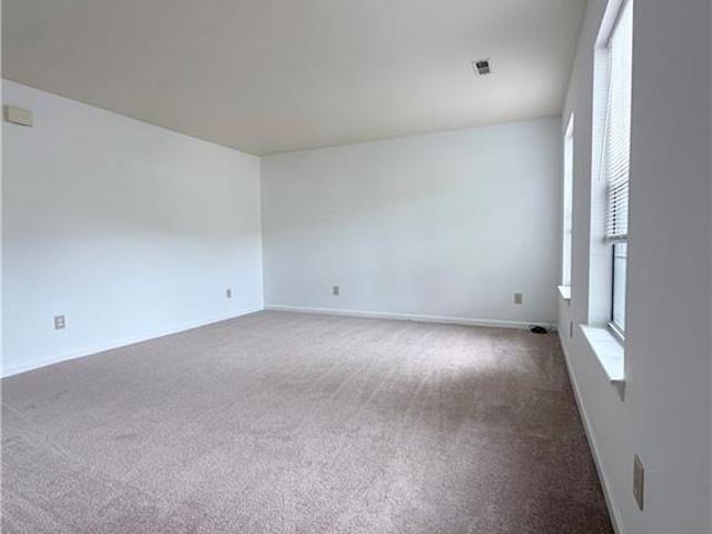 169 Howard DR