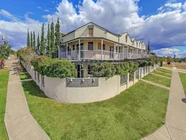 1/69 Molloy Road, CANNON HILL, QLD 4170 Townhouse for Rent