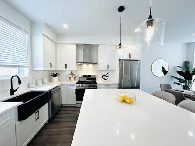 16 1646 A Avenue, Surrey, BC, V3Z 1E9 townhouse for sale | Listing ID R3161 | Royal LePage