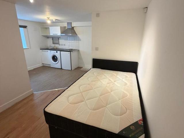 16 18 Bath Street, Huddersfield HD1 Studio to rent £550 pcm £127 pw