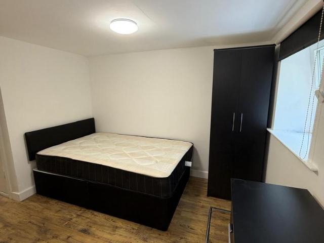 16 18 Bath Street, Huddersfield HD1 Studio to rent £535 pcm £123 pw