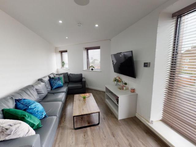 16 18 Grinfield Street, Liverpool L7 6 bed house to rent £3,510 pcm £810 pw