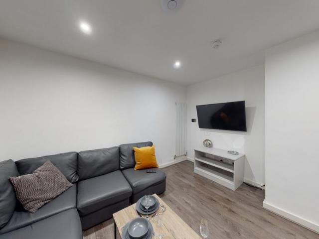 16 18 Grinfield Street, Liverpool L7 8 bed flat to rent £4,507 pcm £1,040 pw