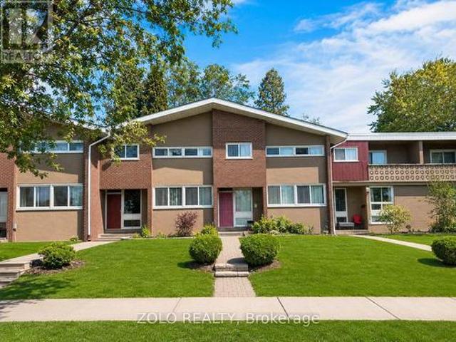 16 3250 The Credit Woodlands, Mississauga, ON, L5C 2J6 townhouse for sale | Listing ID W13607 | Royal LePage