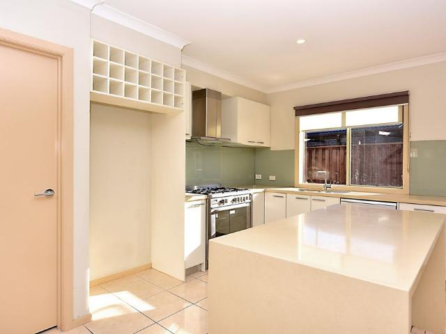16 Tamarind Close, KEYSBOROUGH, VIC, 3173