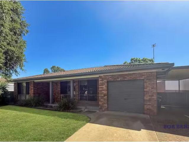 16 Topaz Street, Dubbo House for rent Listed by Erin Bruce of.