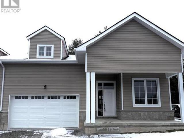 16 Turnberry Court, Bracebridge. Monck Bracebridge, ON, P1L 0N5 townhouse for lease | Listing ID X13434 | Royal LePage