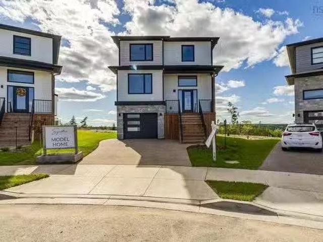 16 Wanders Way, Timberlea, NS, B3T 0N9 Luxury House for sale.