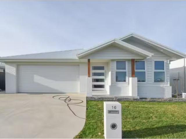 16 Whitebox Street, ORANGE House for rent Listed by Belle Pro.