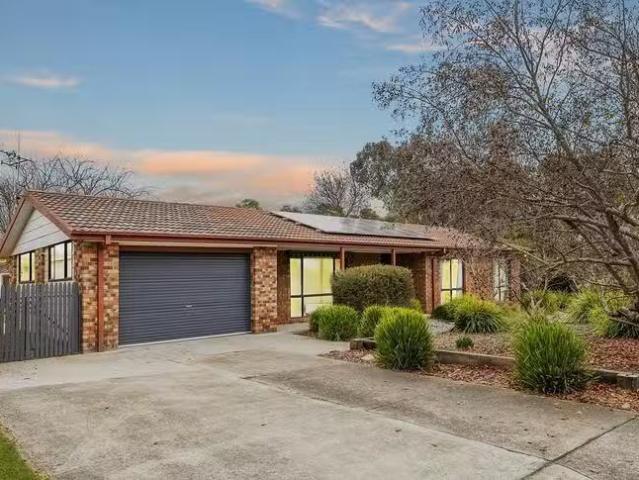 16 Whittell Crescent, Florey, ACT 2615