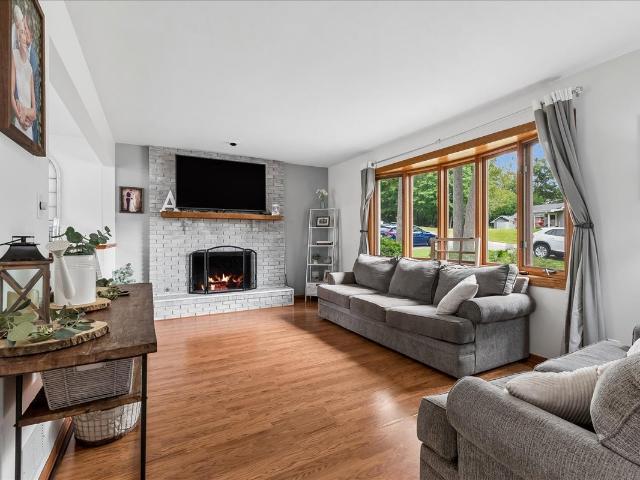 16 Woody Way
