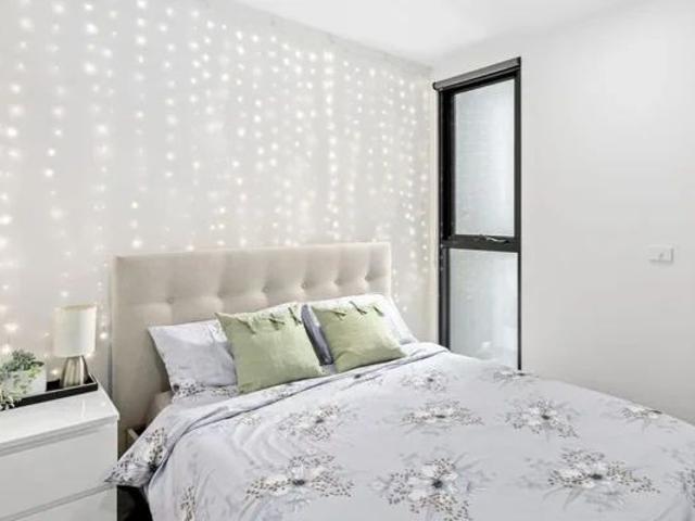 16 Woorayl Street, Melbourne