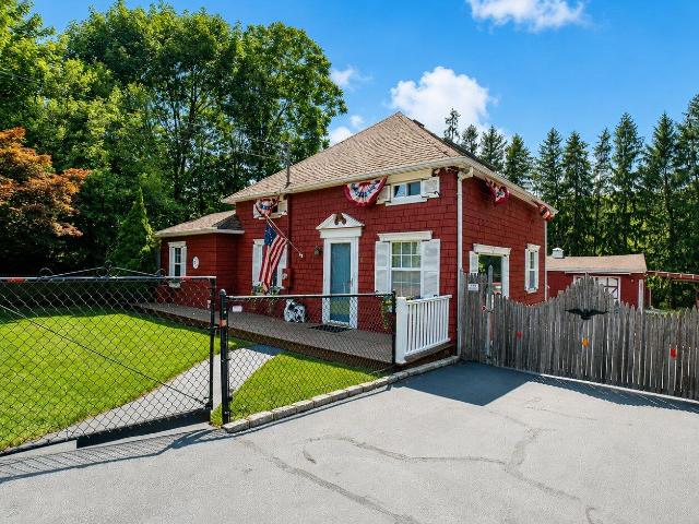 16 Yaphank Middle Island Road