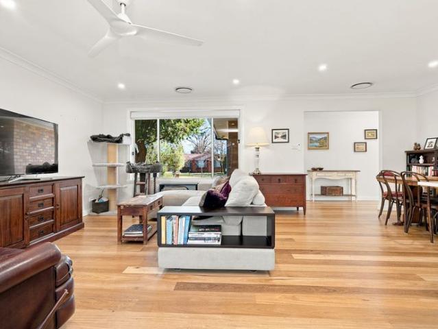 16 Alan Ridley Place, Orange NSW 2800