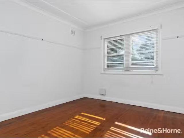 16 Albion Street, MAYFIELD EAST House for rent Listed by Leas.
