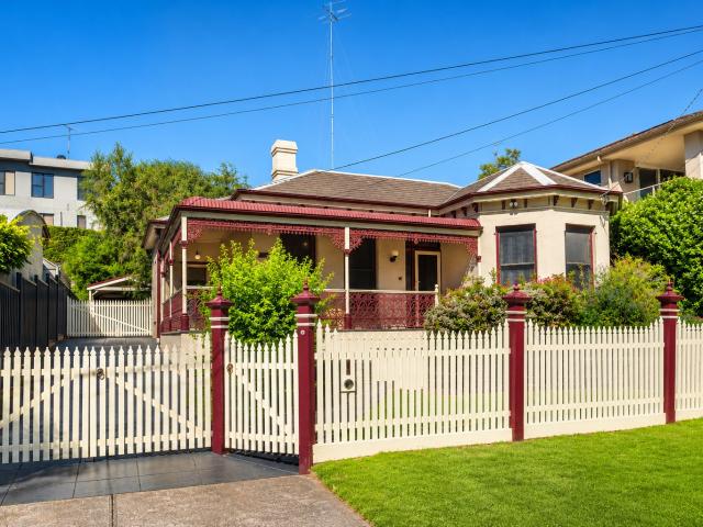 16 Angler Parade, Ascot Vale