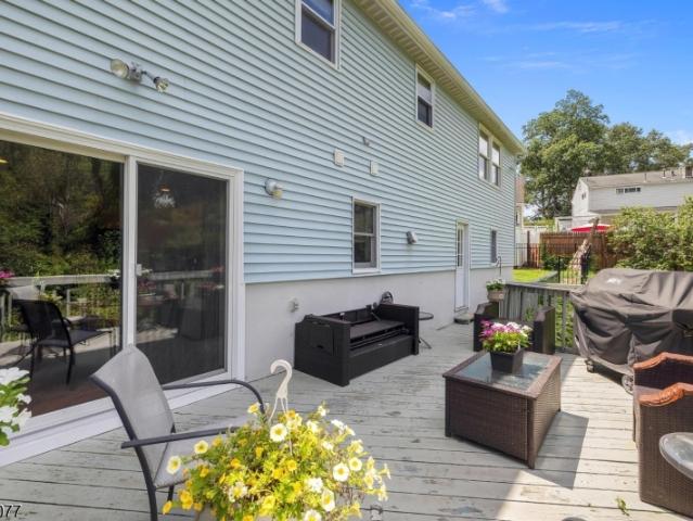 16 Argus Ave