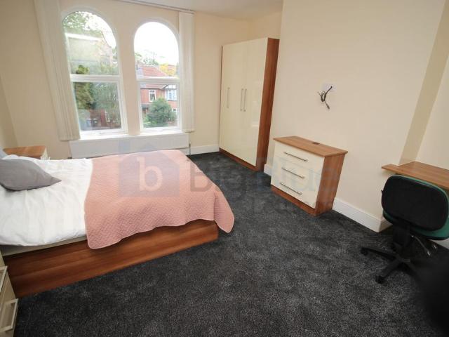 16 Bainbrigge Road, Headingley, Leeds. 10 bed terraced house to rent £5,417 pcm £1,250 pw