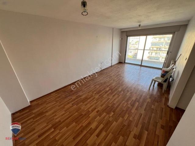 16 Bayraklı Merkezinde Tadilatlı Geniş Manzaralı Daire