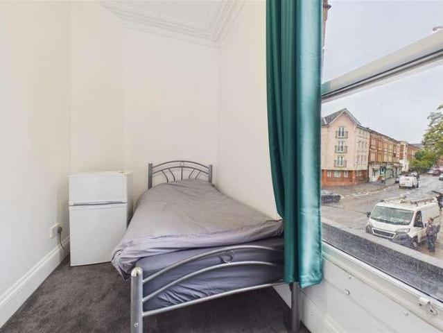 16 bed house for sale