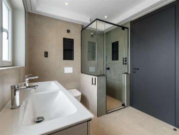 16 bed house for sale