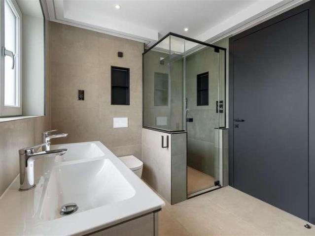 16 bed house for sale