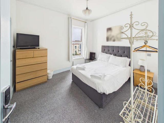 21 bed house for sale