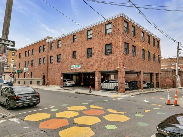 16 bedroom, Chelsea MA 02150 105516079