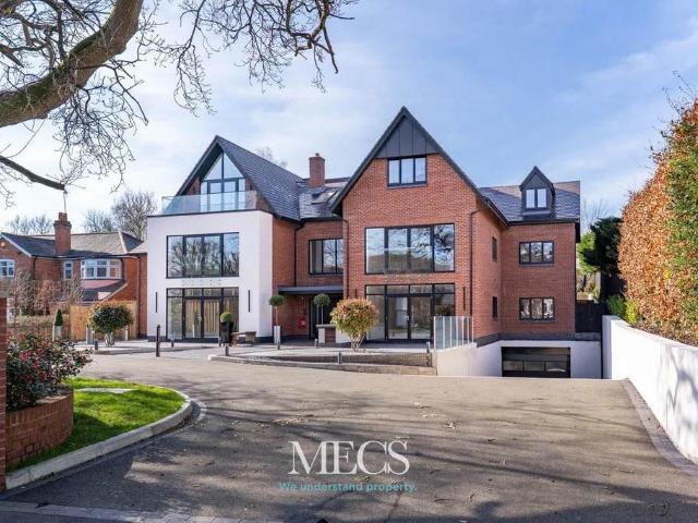 16 bedroom detached house for sale