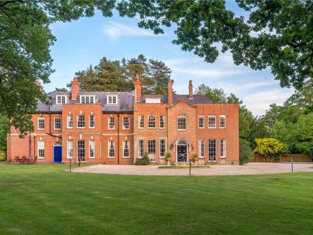 16 bedroom detached house for sale
