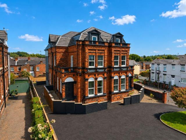 16 bedroom detached house for sale