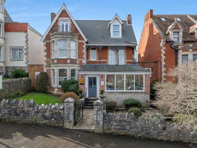 16 Bedroom Detached House