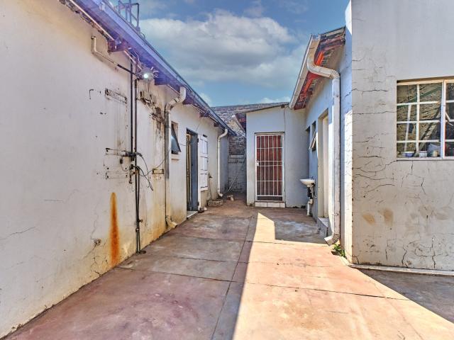 16 Bedroom House For Sale in Bezuidenhout Valley