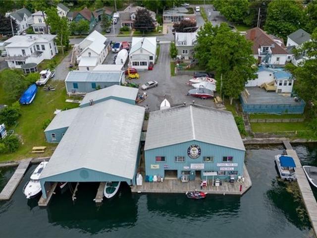 16 Bethune St, Alexandria Bay, NY 13607